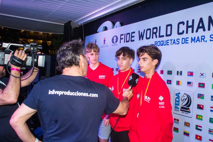 The Spanish players Daniel Tabuenca, Iago Fernandez Ramos and Martín Krauchi interviewed after the ceremony.