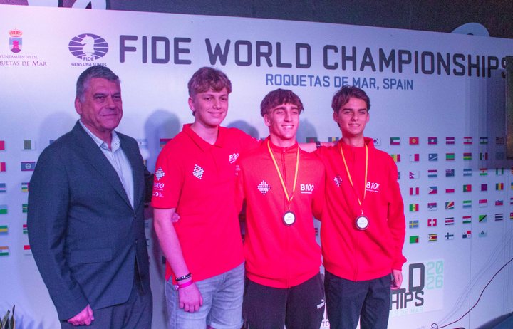 The Spanish players Daniel Tabuenca, Iago Fernandez Ramos and Martín Krauchi at the photocall.
