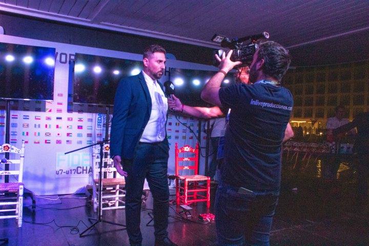 Tournament Director Miguel Álvarez Morales speaks to the media before the ceremony.