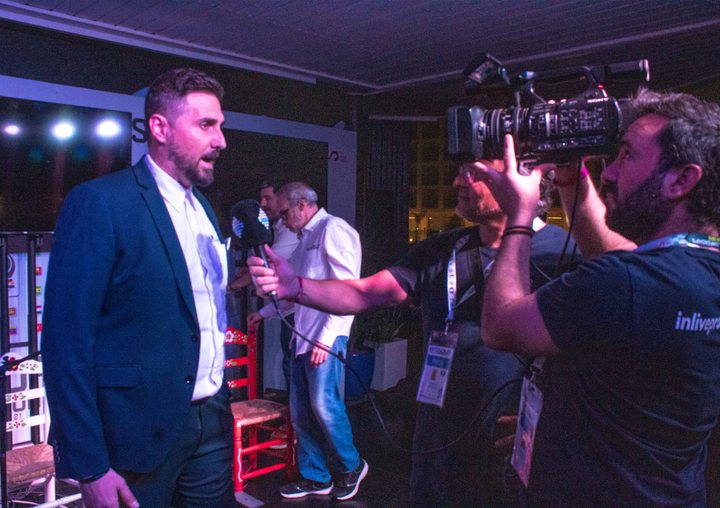 Tournament Director Miguel Álvarez Morales interviewed at the closing ceremony.
