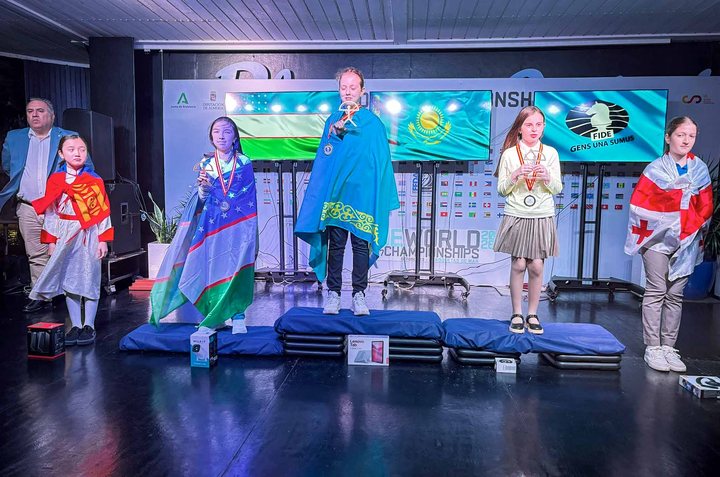Girls U11 podium: Milana Filippova (Kazakhstan, gold), Alexandra Aymerich Sazonova (FIDE, silver) and Husnorakhon Khusnitdinova (Uzbekistan, bronze).