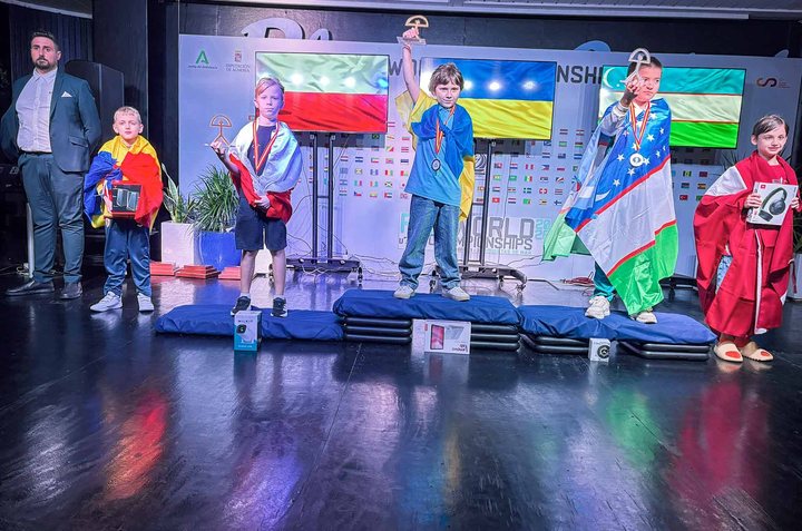 Open U9 podium: Myron Netrebka (Ukraine, gold), Sayfuddin Erkinboev (Uzbekistan, silver) and Wiktor Stankowski (Poland, bronze).