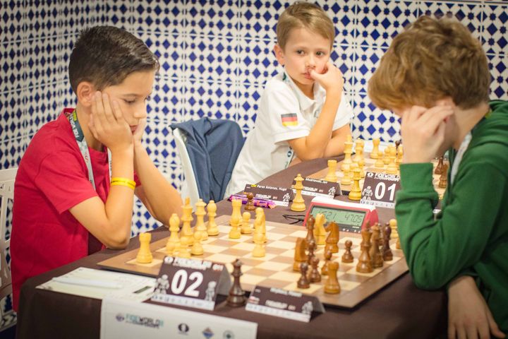 Day 1 (rounds 1–2) of the FIDE World U7–U17 Championships 2026 in Roquetas de Mar.