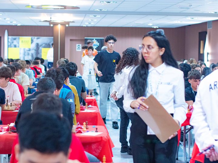 Day 1 (rounds 1–2) of the FIDE World U7–U17 Championships 2026 in Roquetas de Mar.