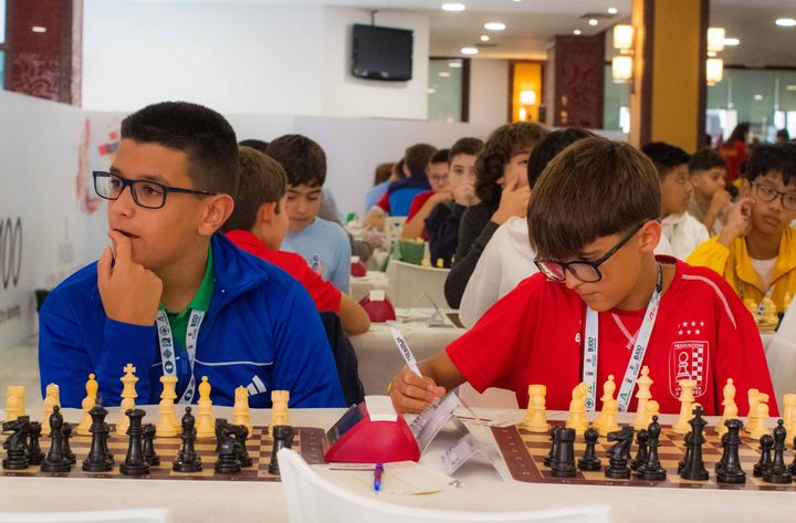 Jornada 3 (rondas 5–6) del Mundial FIDE Sub-7 a Sub-17 2026 en Roquetas de Mar.