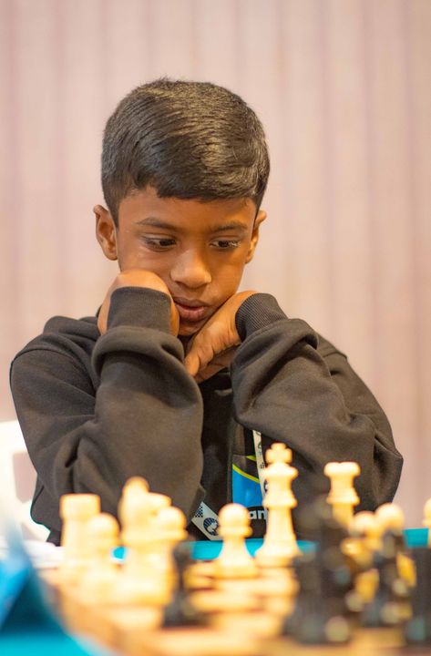 Jornada 3 (rondas 5–6) del Mundial FIDE Sub-7 a Sub-17 2026 en Roquetas de Mar.