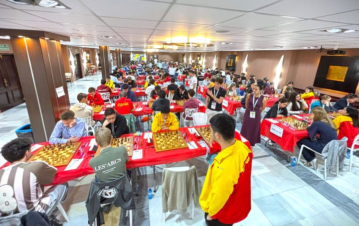 Sala de juego en la jornada 3 (rondas 5–6) del Mundial FIDE Sub-7 a Sub-17 2026.