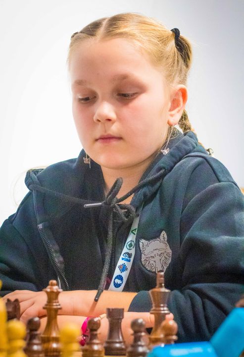 Varvara Volkova (FIDE, Sub-9 Femenino), jornada 3 (rondas 5–6).