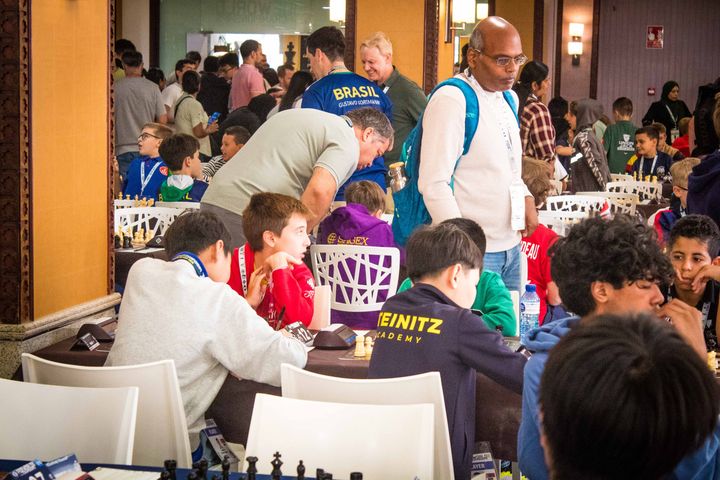 Day 4 (rounds 7–8) of the FIDE World U7–U17 Championships 2026 in Roquetas de Mar.
