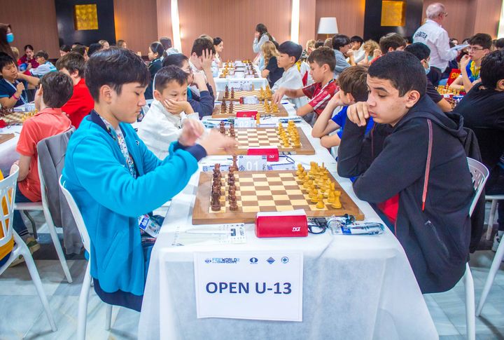 Day 4 (rounds 7–8) of the FIDE World U7–U17 Championships 2026 in Roquetas de Mar.