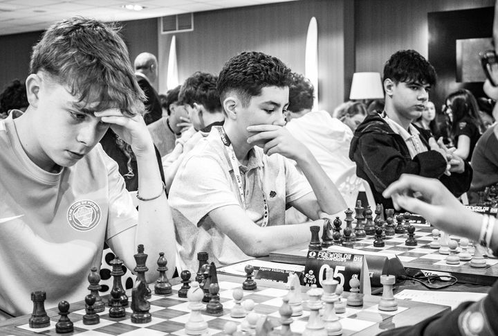 Day 4 (rounds 7–8) of the FIDE World U7–U17 Championships 2026 in Roquetas de Mar.