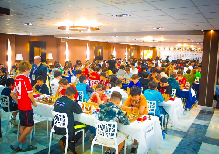 Day 4 (rounds 7–8) of the FIDE World U7–U17 Championships 2026 in Roquetas de Mar.