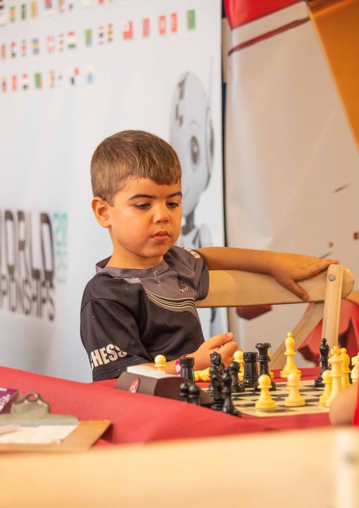Day 4 (rounds 7–8) of the FIDE World U7–U17 Championships 2026 in Roquetas de Mar.