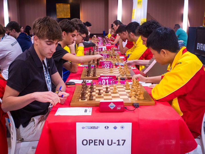 Jornada 5 (ronda 9) del Mundial FIDE Sub-7 a Sub-17 2026 en Roquetas de Mar.