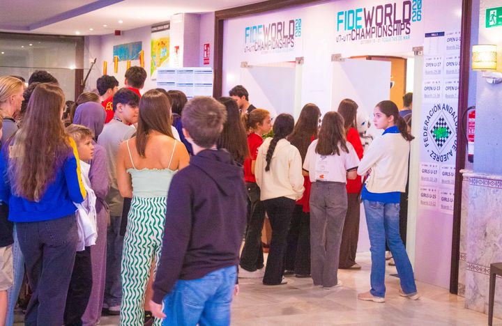 Day 6 (rounds 10–11) of the FIDE World U7–U17 Championships 2026 in Roquetas de Mar.