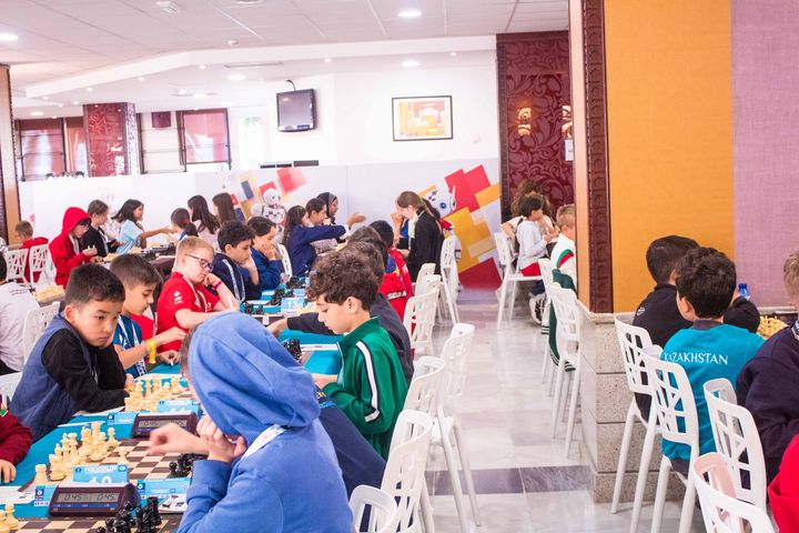 Day 6 (rounds 10–11) of the FIDE World U7–U17 Championships 2026 in Roquetas de Mar.