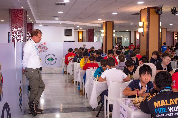 Day 6 (rounds 10–11) of the FIDE World U7–U17 Championships 2026 in Roquetas de Mar.